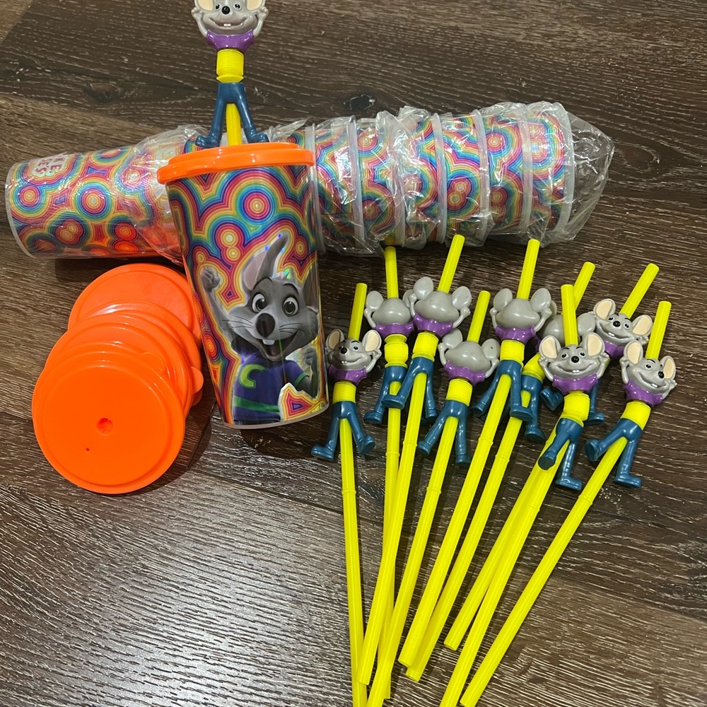 Chuck E. Cheese reusable Party Cup and Straw Orange and Yellow 30 total NWT